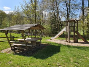 Spielplatz am Haus